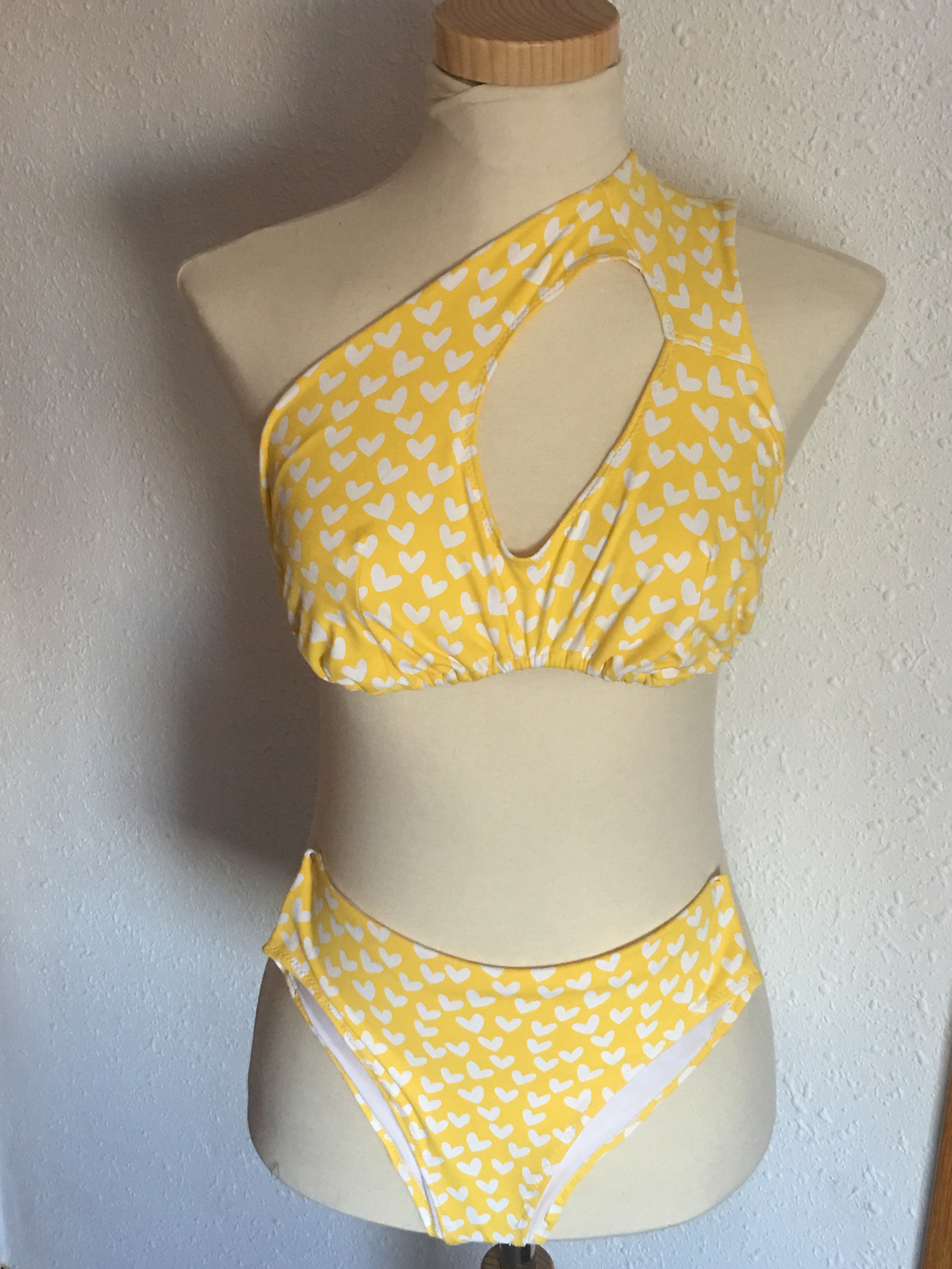 Bikini 👙 🌞 💛